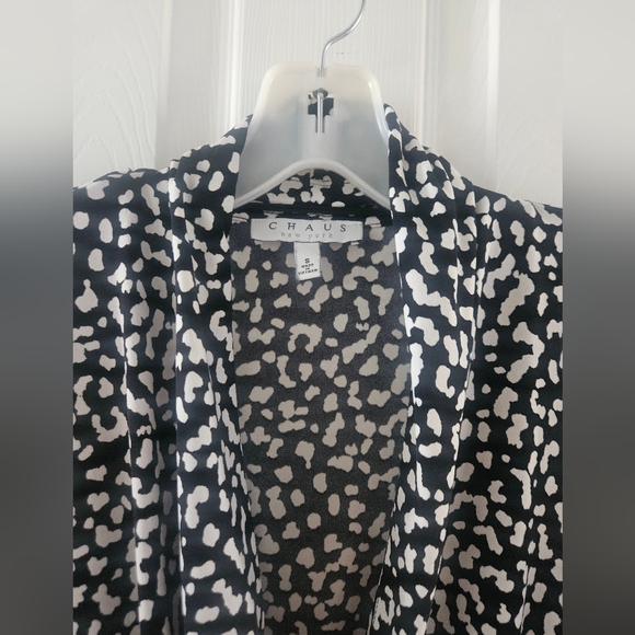 💥Chaus Black & White Shawl Collar Blouse, Sz S (💥2/$12 Bundle) - Picture 4 of 8